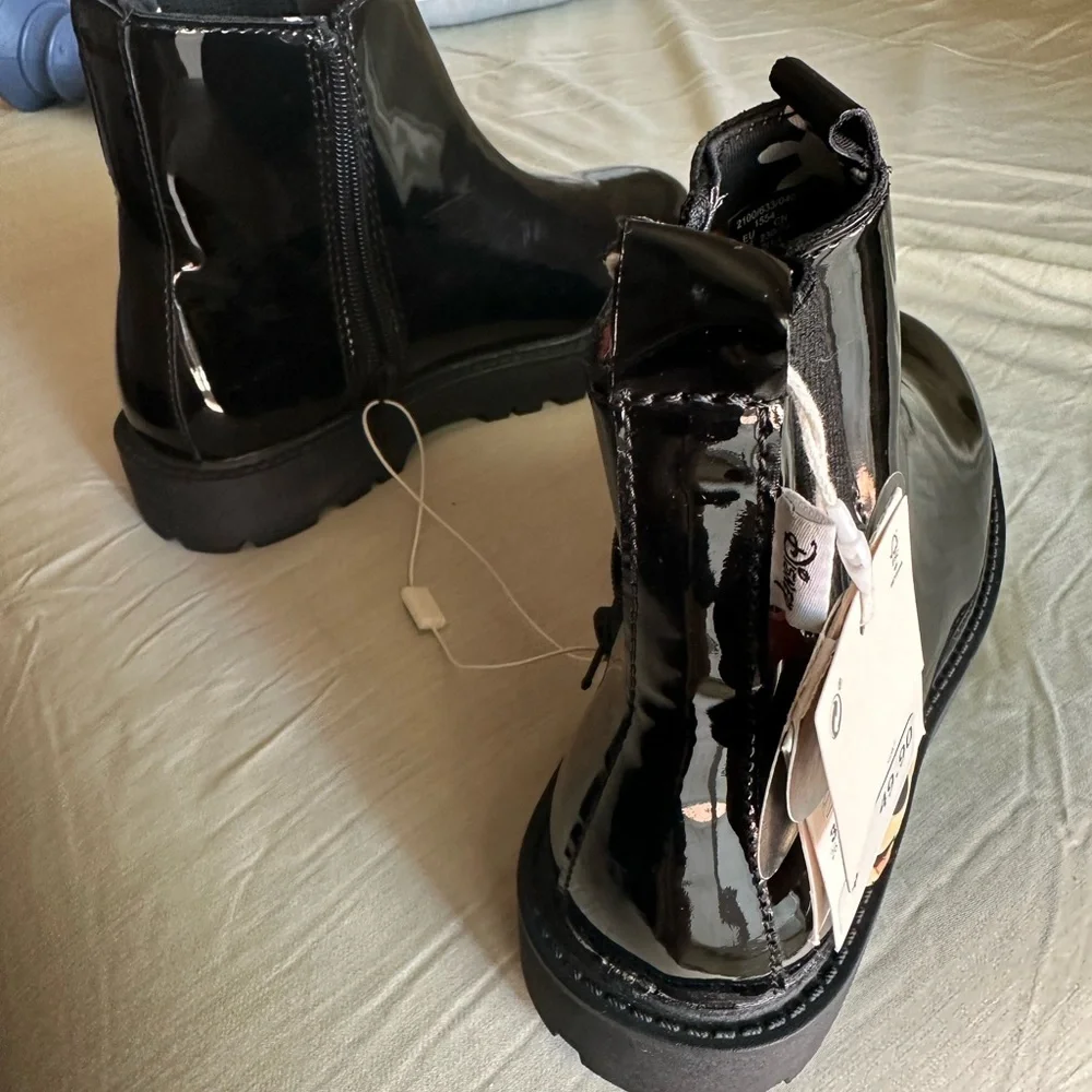 Zara Kids Black Boots with Mickey and Minnie Design BRAND NEW - Picture 3 of 5